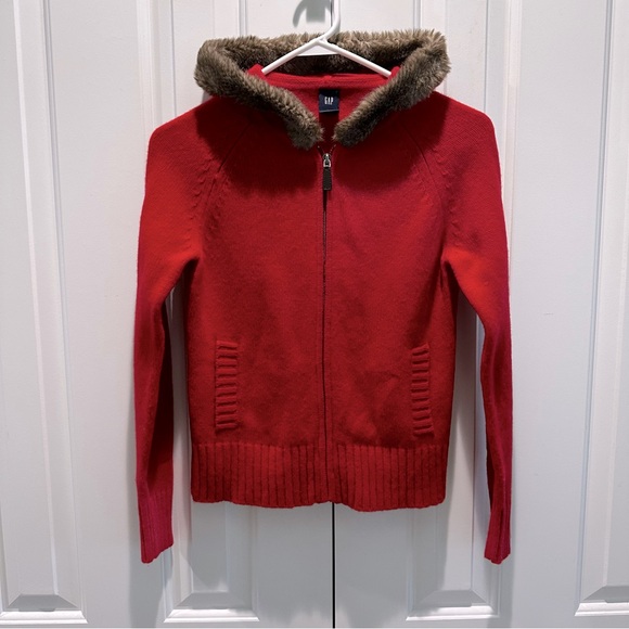 GAP Red 100% Lambswool Zip Cardigan Sweater with faux fur hood trim XS - Picture 1 of 16
